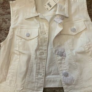 Versona Classic White Vest